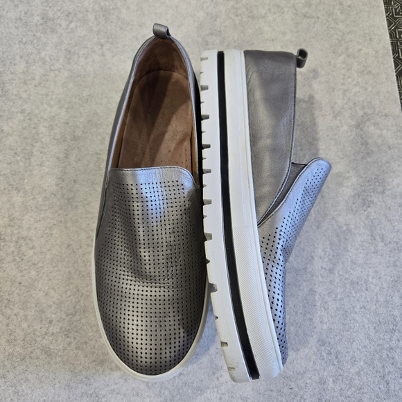 🐢 Halogen Metallic Silver Chunky sneaker.  1" platform.  Size 10. - Picture 1 of 16